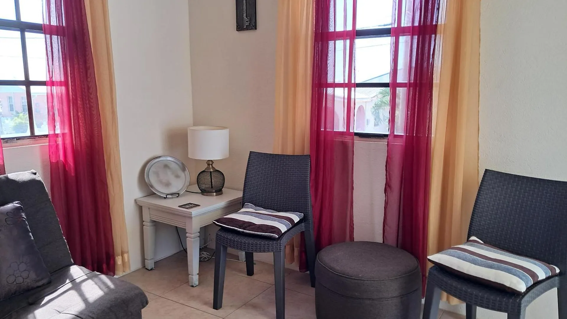 Michand Guest Apartment: Cozy Airport-Adjacent Stay Christ Church Apartment