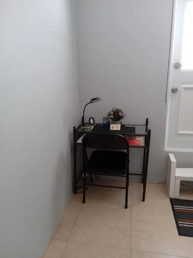 Michand Guest Apartment: Cozy Airport-Adjacent Stay Christ Church 0*,